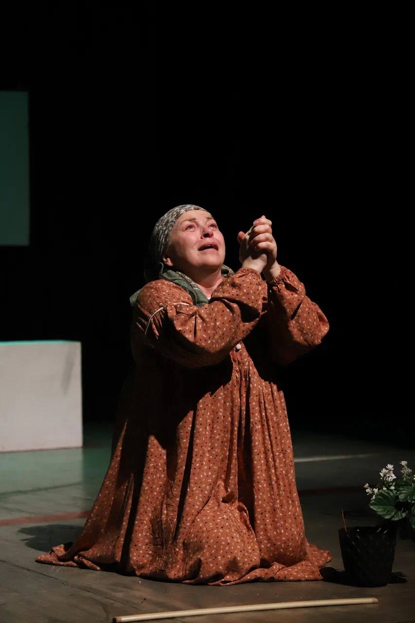 Премьера спектакля-драмы на русском языке «Слава», основанного на событиях СВО, состоялась в Аварском театре.